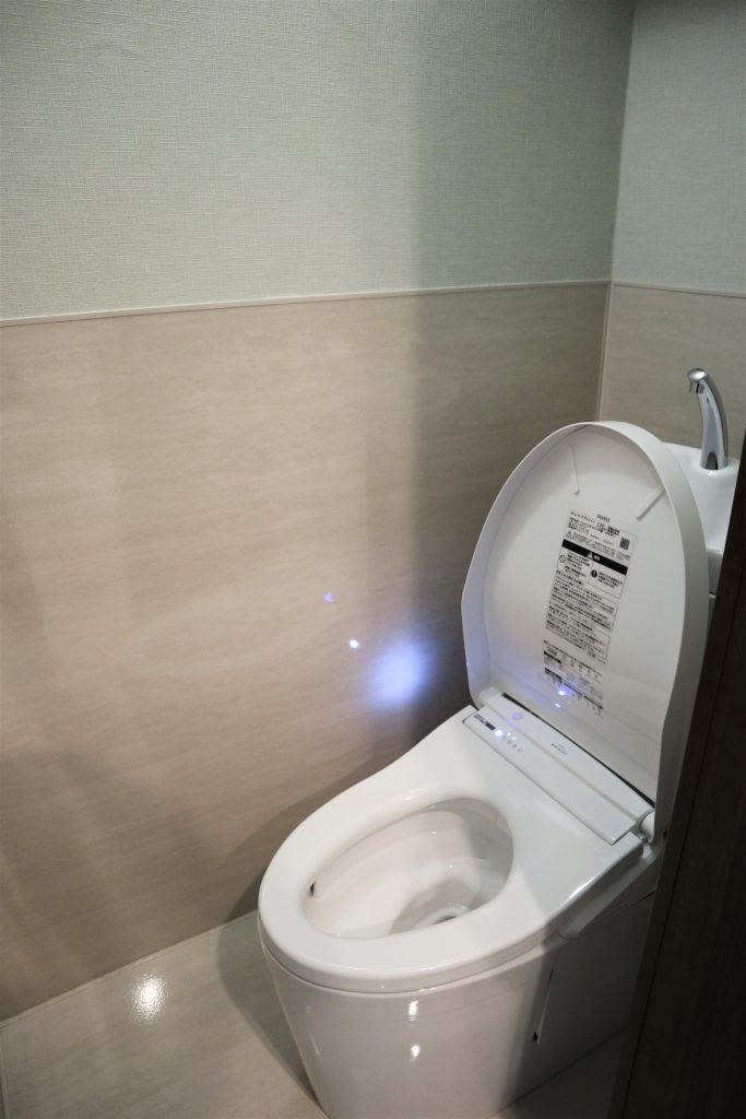【江東区】北欧風にホワイト×ブルーで統一　福祉トイレも設置