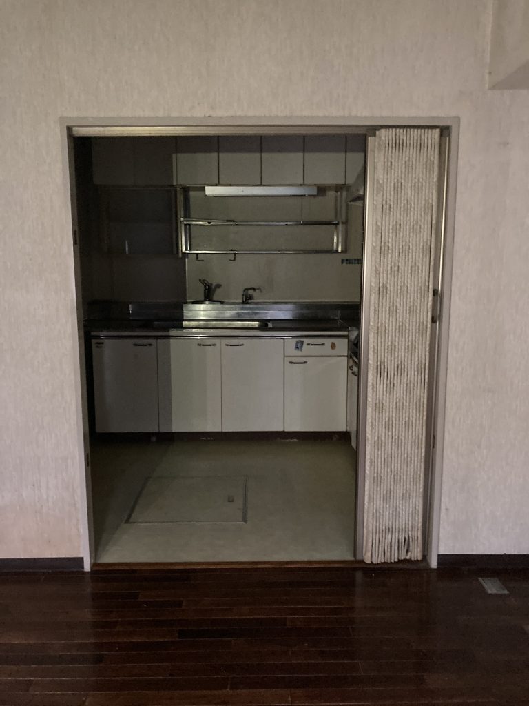 【市川市】LIXILの最新設備で家事も楽々　丸い扉がアクセントに
