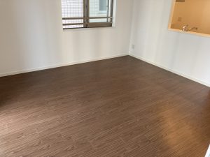 LIXIL「エコカラット」と全部屋クロス貼替で明るい空間へ【壁紙・クロス張り替えリフォーム事例 ｜東京都墨田区 マンション】