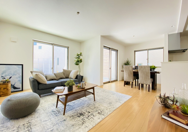 マンションの暑さ・寒さは窓リフォームで対策できる？断熱リフォームの効果やポイントを解説